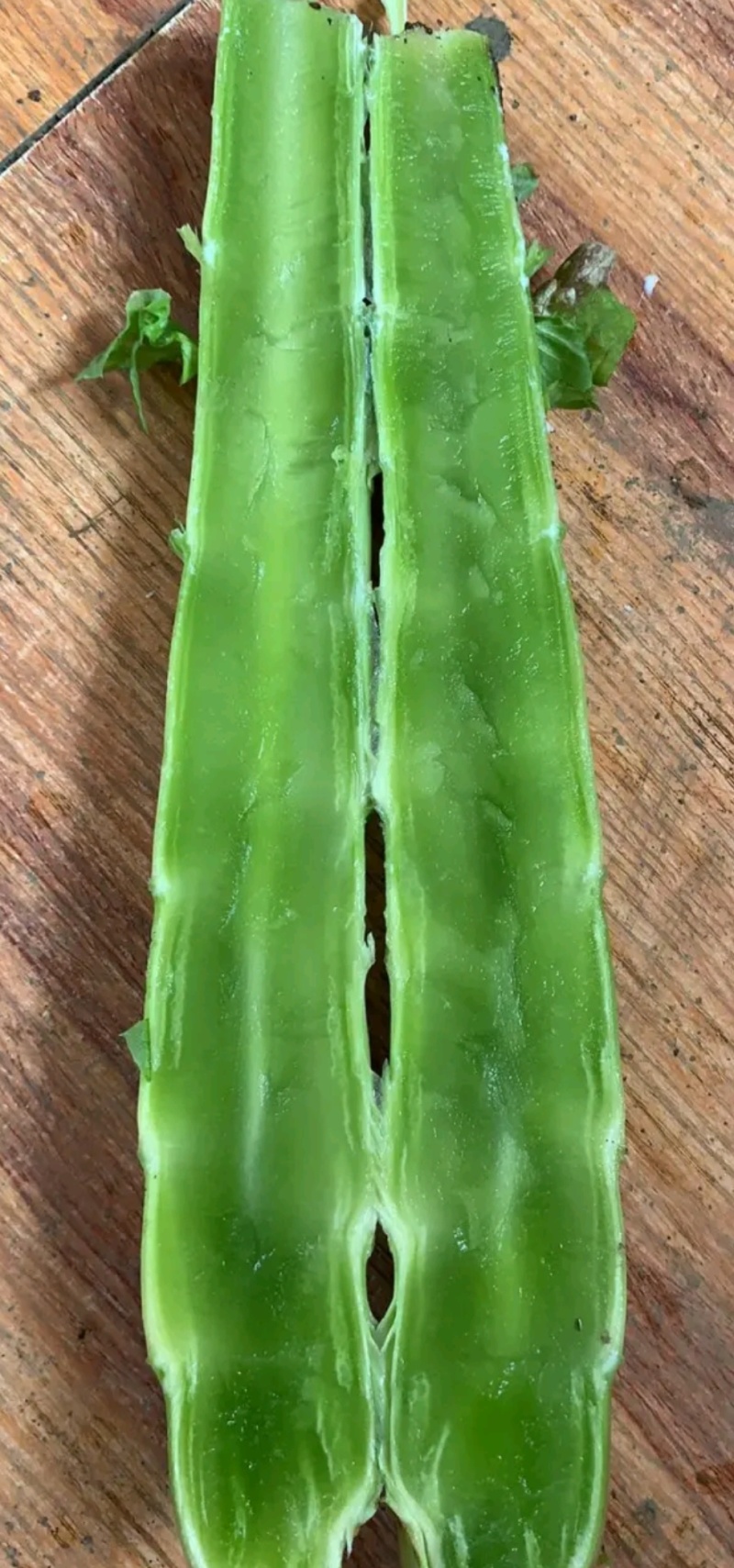 莴笋杆子，网袋装的，现砍现发，供应全国各地，大小客商都来