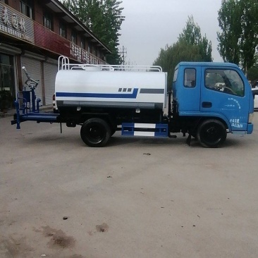 柴油洒水车
