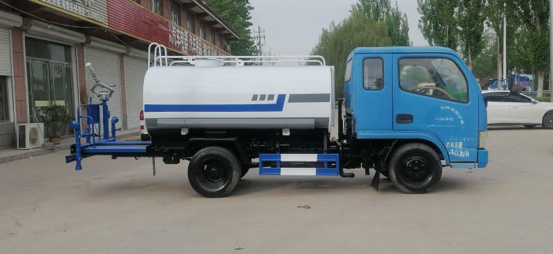 柴油洒水车