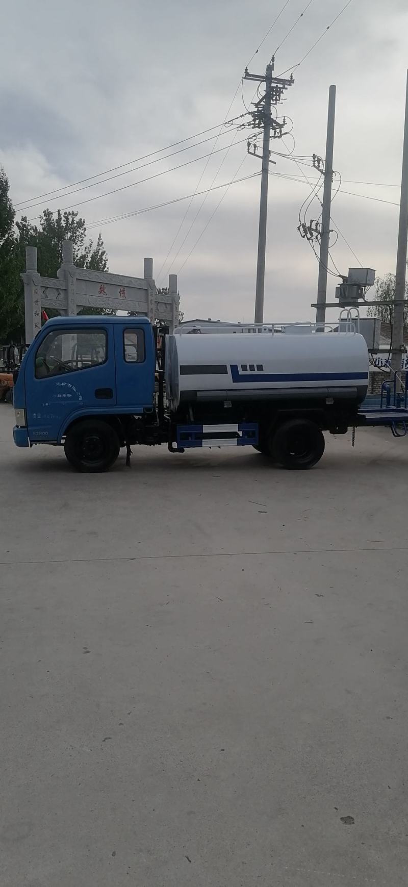 柴油洒水车