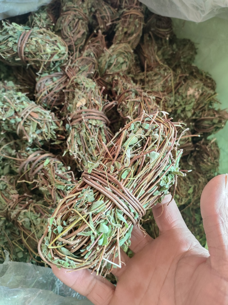 鸡骨草。精选鸡骨草无硫青靓足干，广东省内包邮