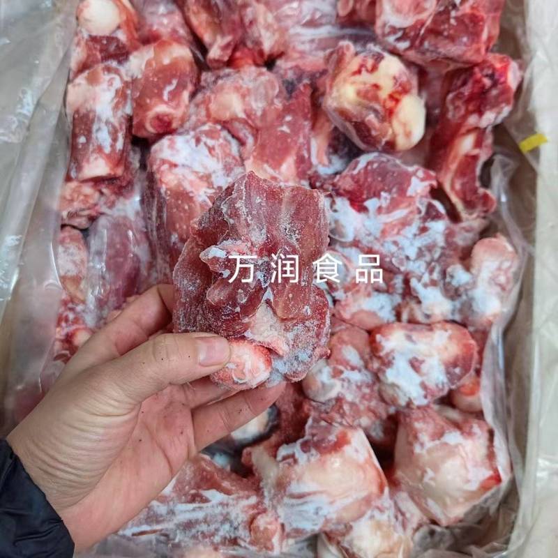 带肉前棒骨，带肉猪骨头