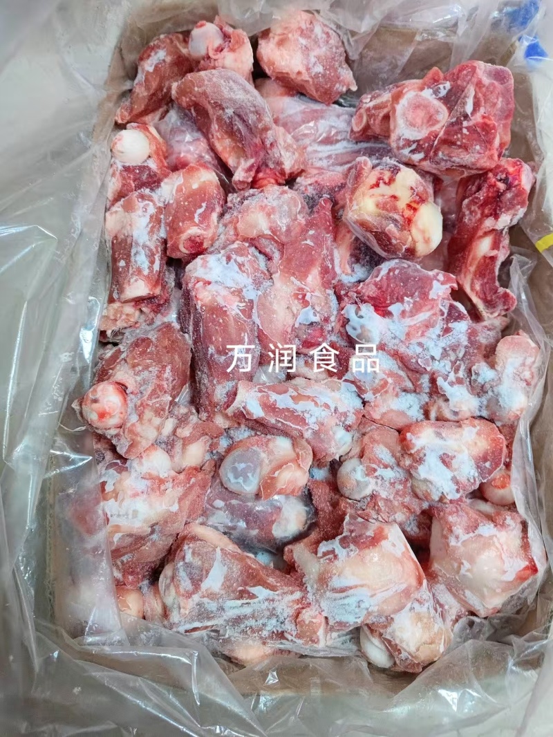 带肉前棒骨，带肉猪骨头