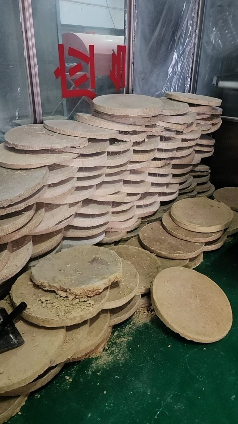 大豆油饼，厂家直销价格优惠欢迎看货，自制