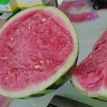 无籽美都大量上市，需要的老板电话联系