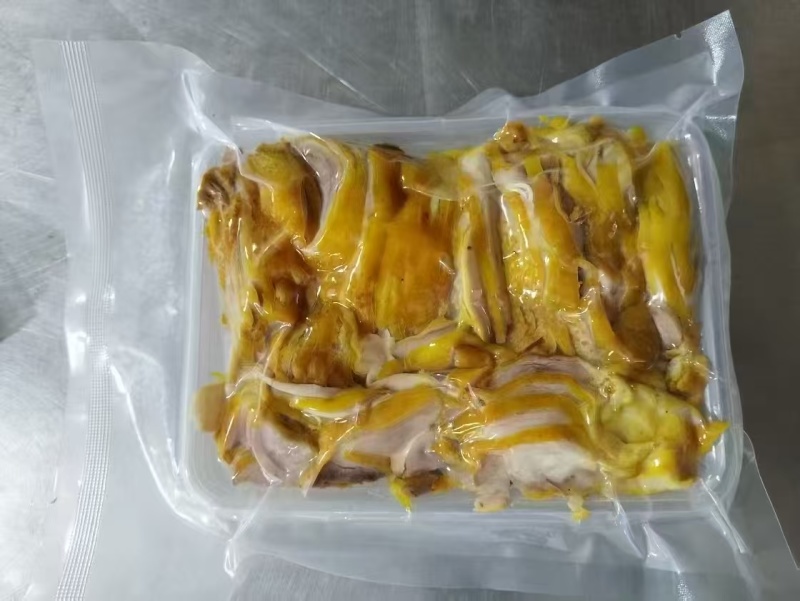 全熟盐焗鸡片，一件20斤，一斤一包，解冻直接调料摆盘，