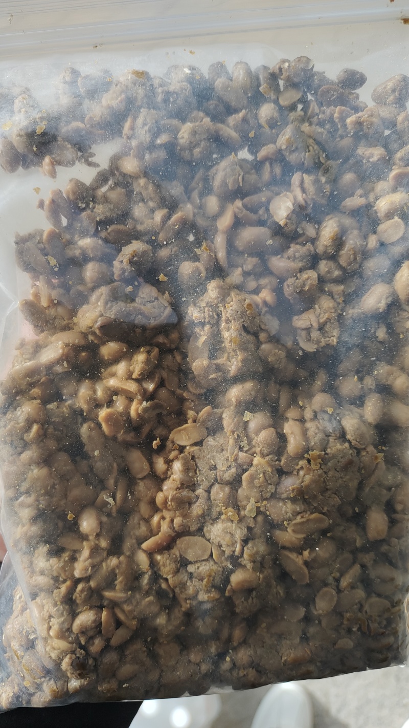 黄豆酱油渣，含豆量非常高，黄豆发酵，蛋白质高，有包装运输