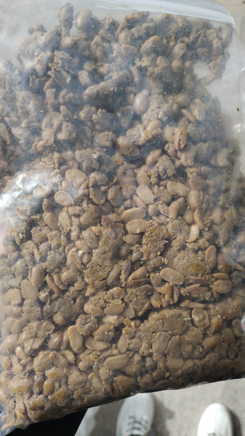 黄豆酱油渣，含豆量非常高，黄豆发酵，蛋白质高，有包装运输
