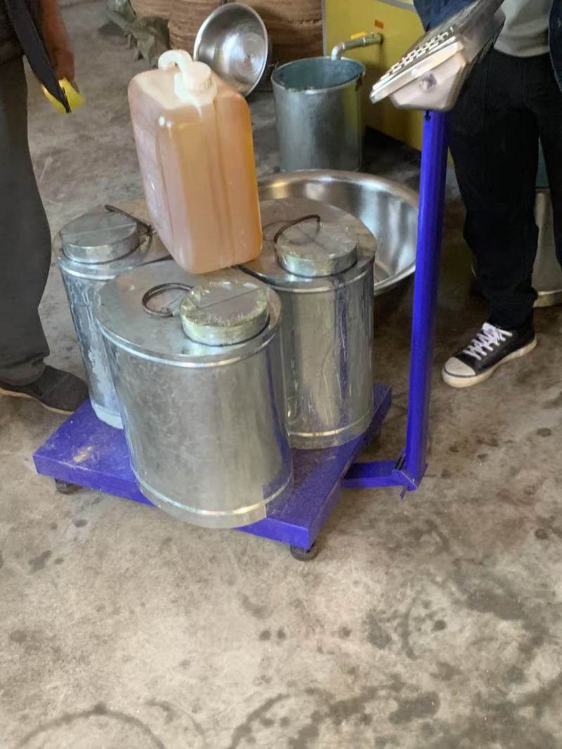 山东农家熟榨浓香纯花生油，农户自产花生油，欢迎电话联系