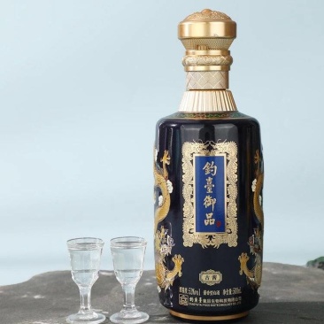 钓台御品古酱·酒液清亮澄澈，白酒