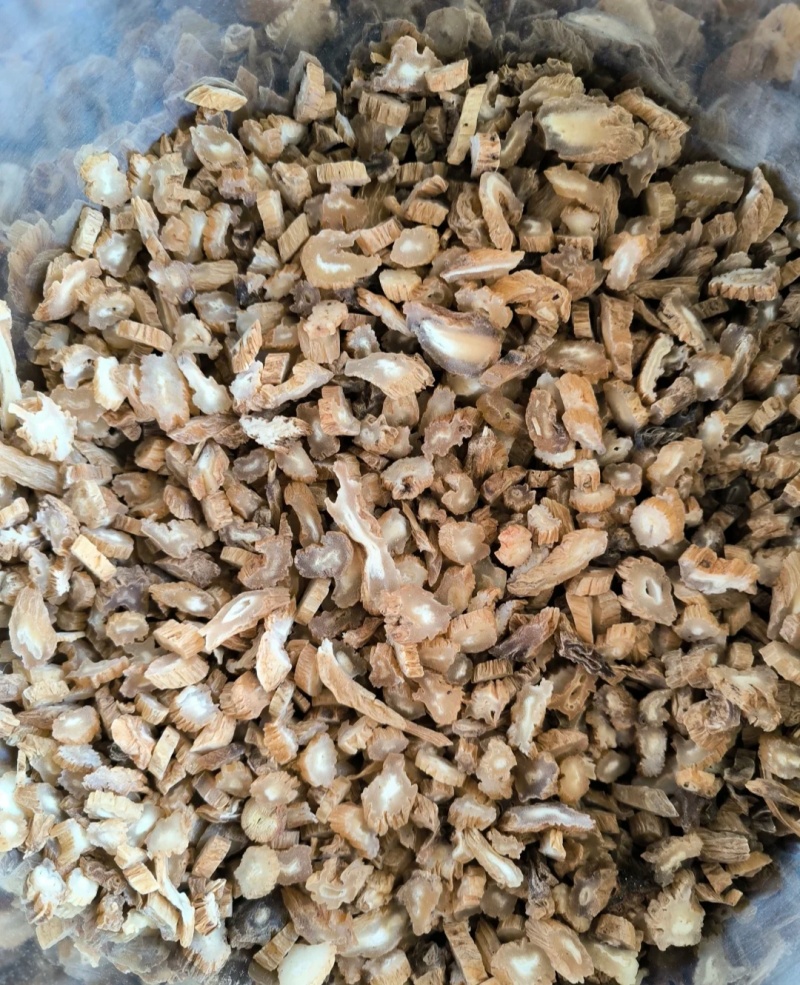 百部又名百条根、百部草、闹虱药、药虱药