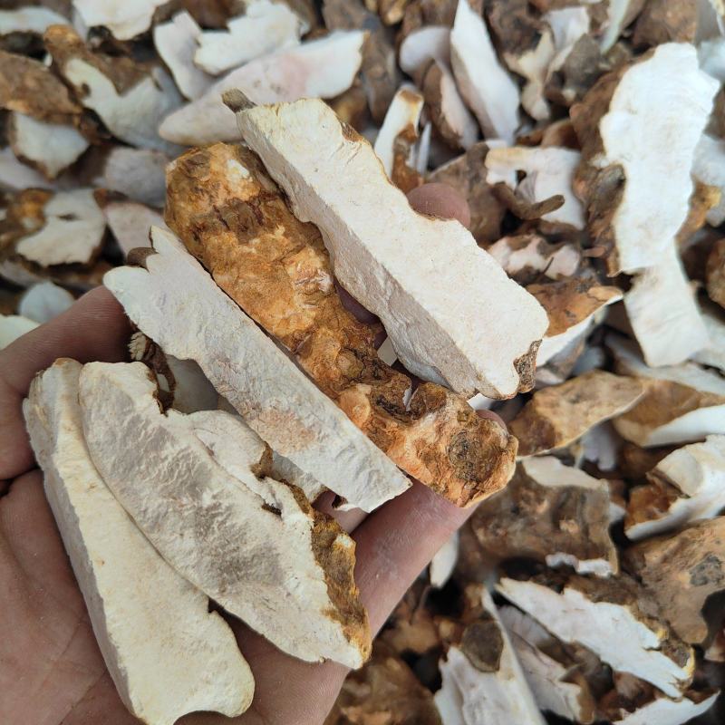 本地土茯苓长条块白肉粉质，足干无碎大量批发，量大欢迎洽谈