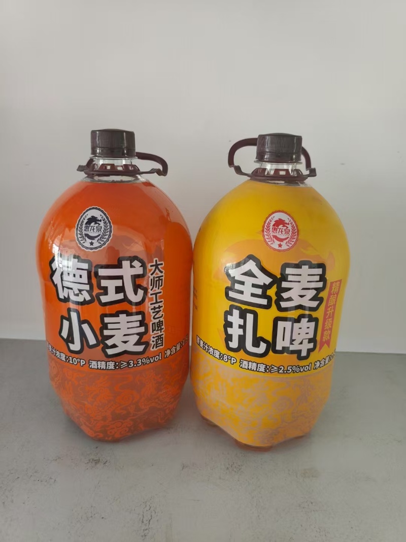 黑啤酒一升罐装黑啤酒。全麦芽发酵精酿啤酒。
