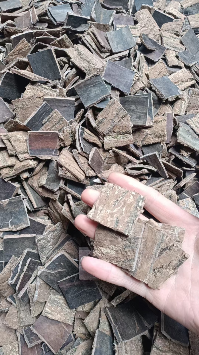 杜仲好杜仲，炒的杜仲，盐制杜仲丝各种规格都有欢迎选购批发