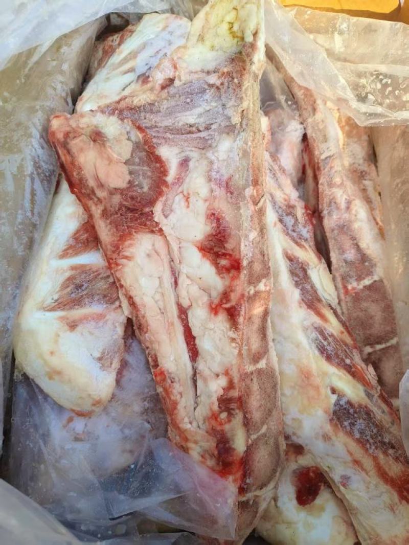带肉牛胸骨，14一公斤