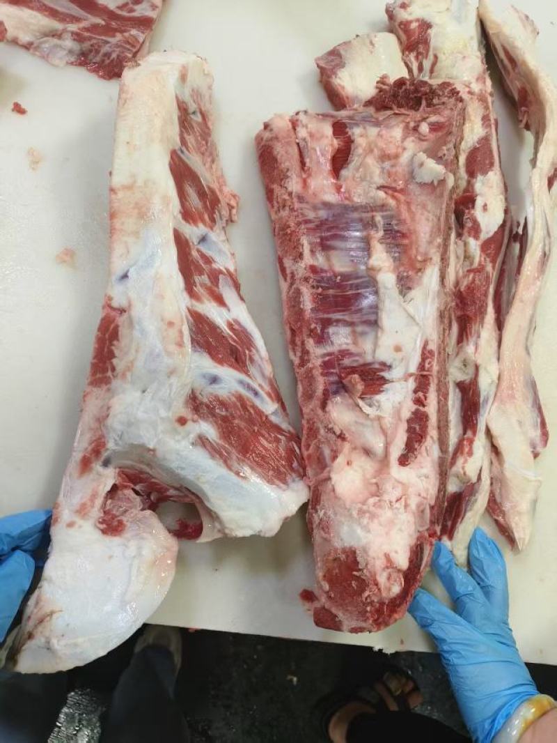带肉牛胸骨，14一公斤