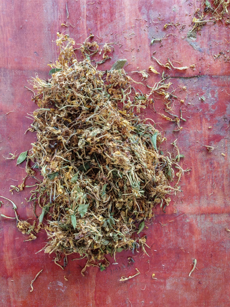 安龙金银花，生晒无硫。有少量叶子，量大可以联系我