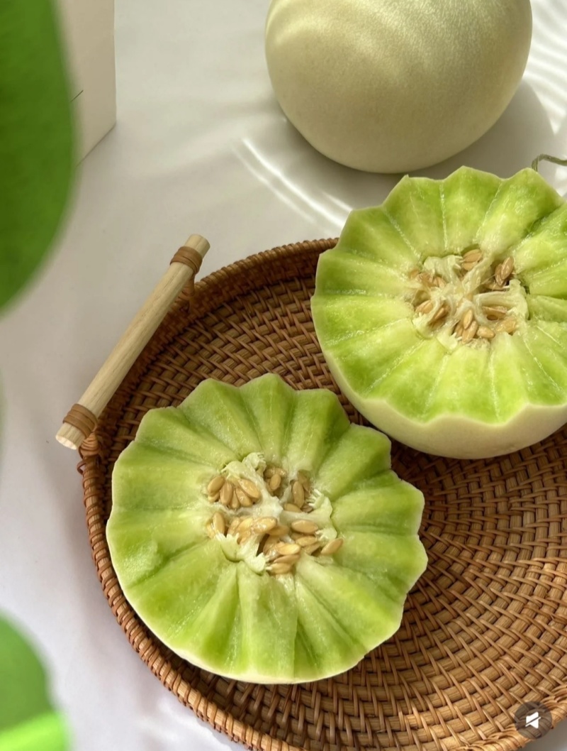 200亩自产网红冰淇淋玉菇甜瓜白皮绿肉甜度高，可视频看货