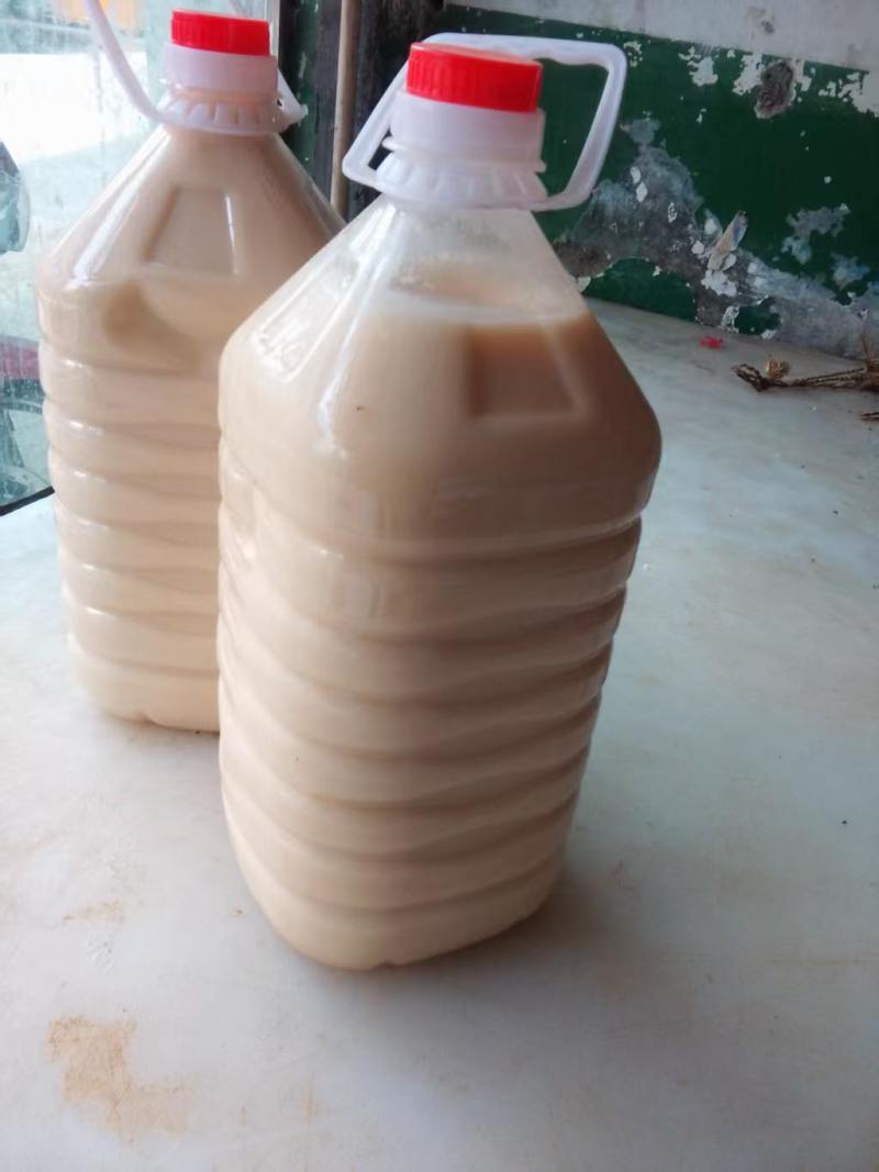 柴火灶熬制的化猪油，无任何添加，味美可口，欢迎来电