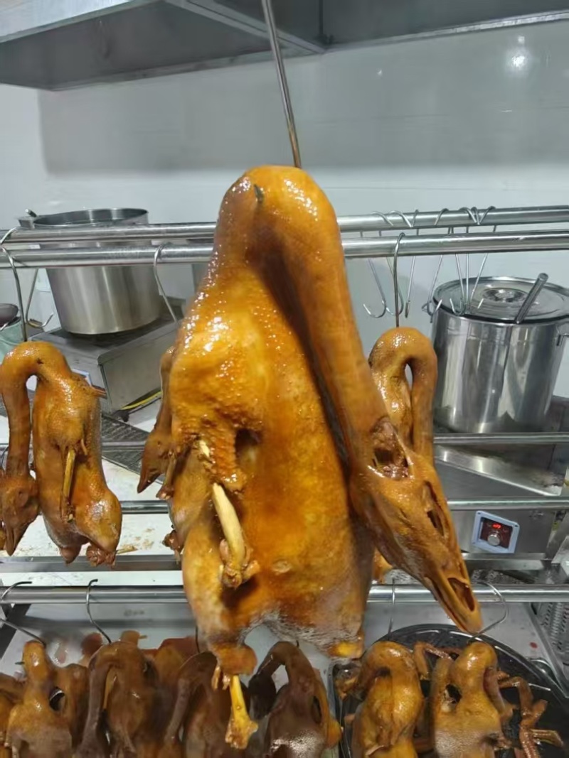 荣昌卤鹅，货量充足，品质佳，肉质鲜美，欢迎咨询
