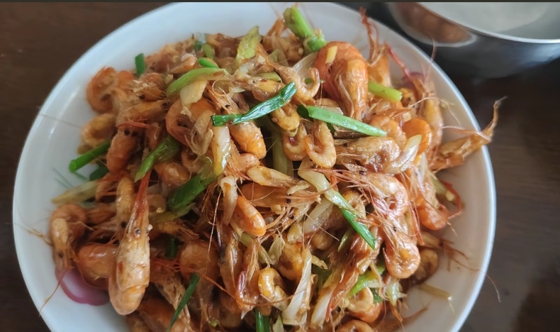 精品河虾，冰鲜带走，还有各个规格，看上联系，期待合作
