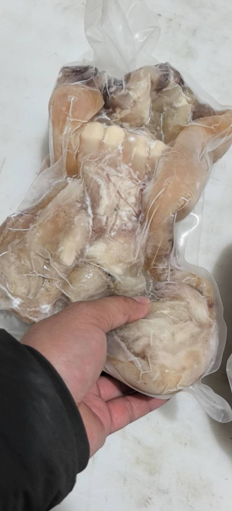 去骨熟牛蹄，清水煮都带着大主筋，单个真空包装