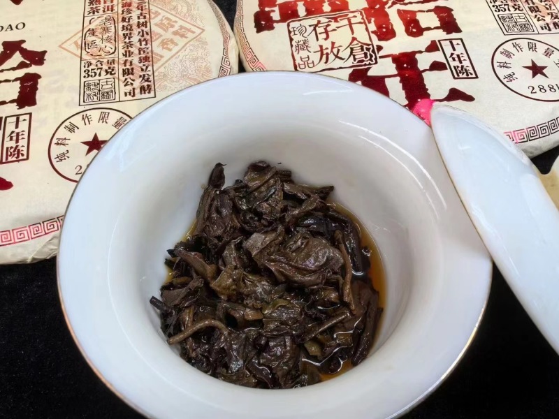 冰岛普洱茶熟茶饼十年以上云南宫廷金芽熟普洱茶叶357g