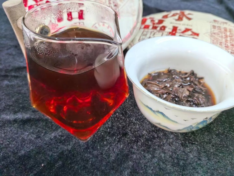 冰岛普洱茶熟茶饼十年以上云南宫廷金芽熟普洱茶叶357g