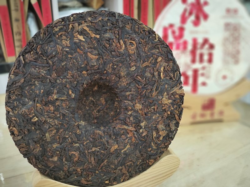 冰岛普洱茶熟茶饼十年以上云南宫廷金芽熟普洱茶叶357g