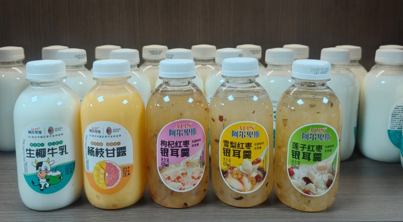 阿尔卑斯品牌，银耳羹系列产品，有三种口味可以选择，大品牌
