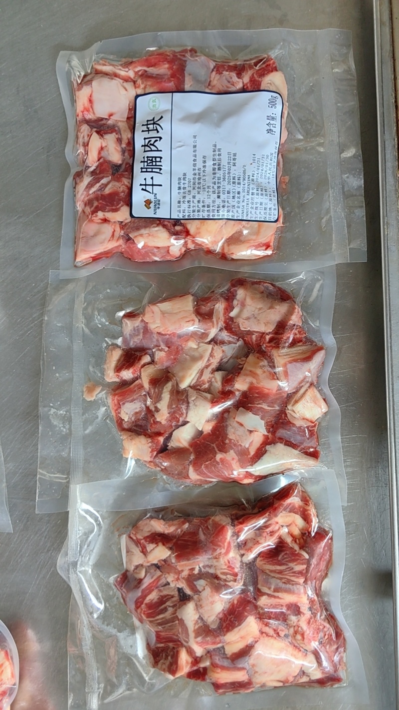 手工切制纯干牛腩肉块