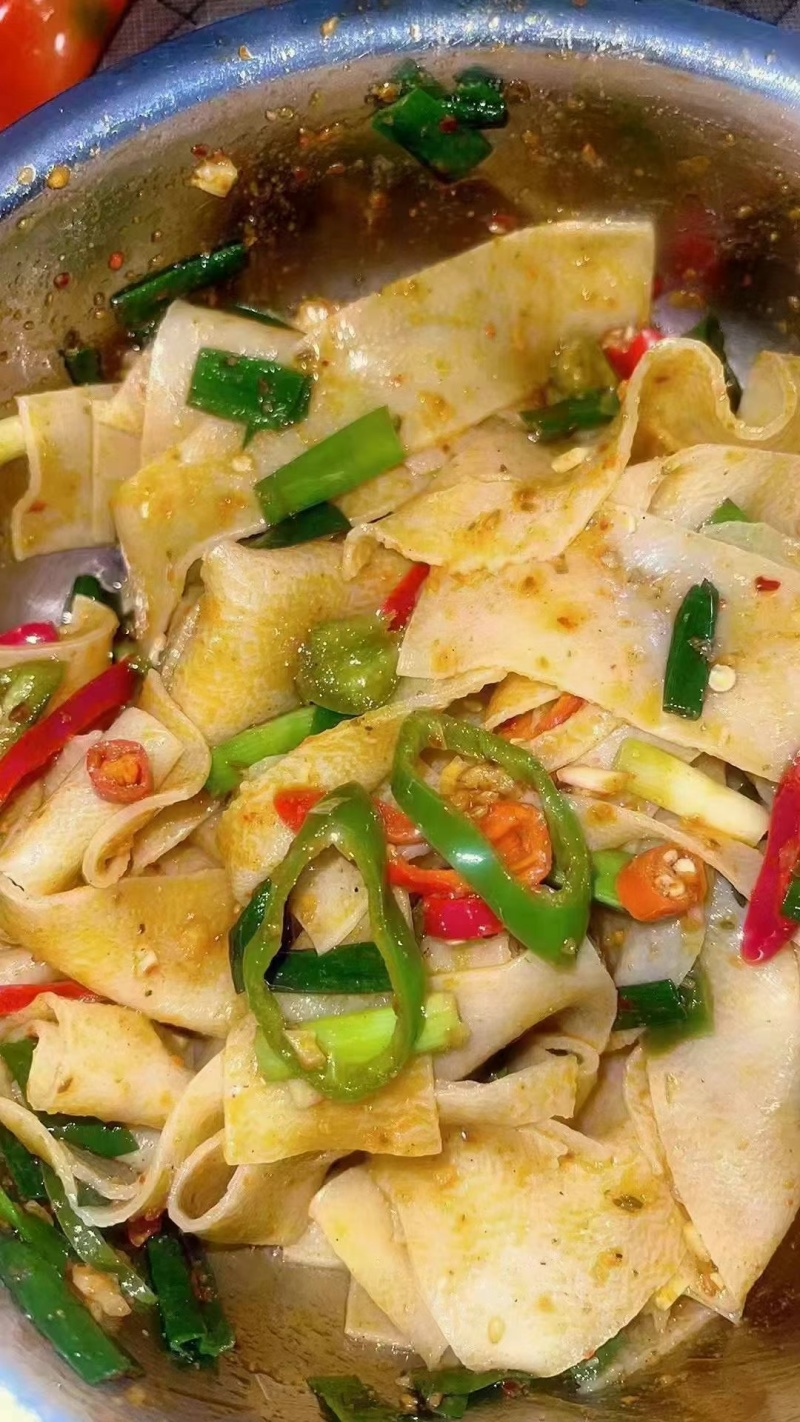 山东凉皮，一件20斤，凉拌，烫着吃，特别有嚼劲