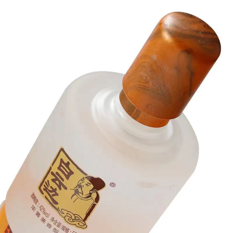 白云边奋斗酒——三十而立，浓酱兼香型，入口湿滑
