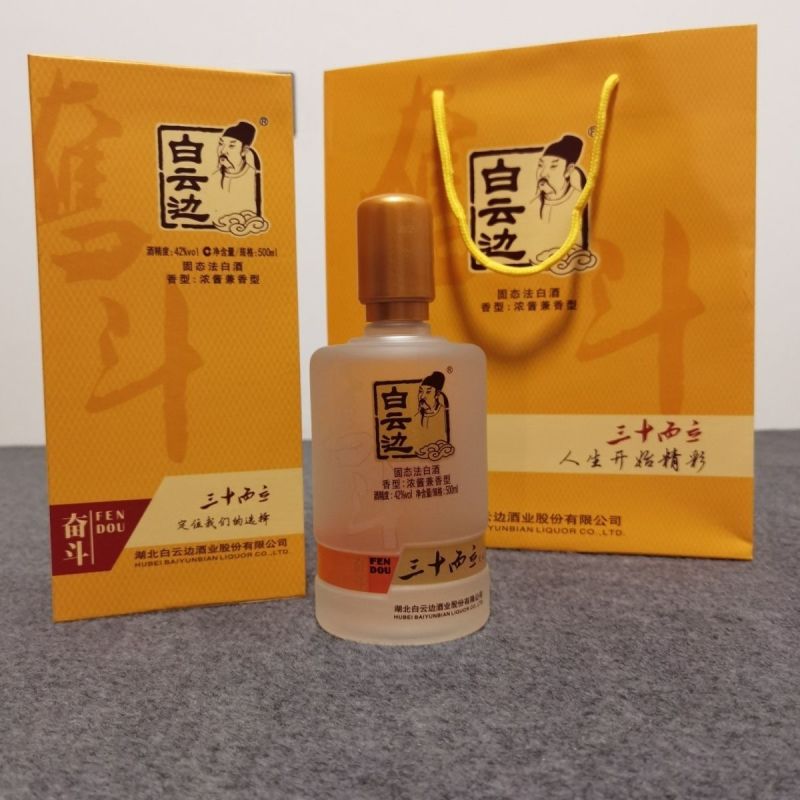 白云边奋斗酒——三十而立，浓酱兼香型，入口湿滑