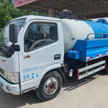 吸污车