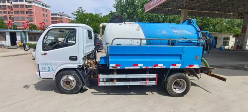 吸污车