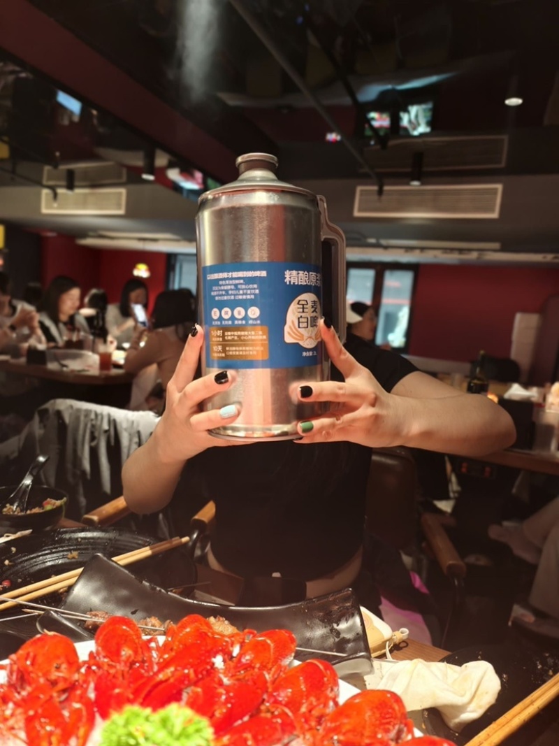 顺丰包邮鲜装青岛瑞井精酿啤酒2L装特惠包邮