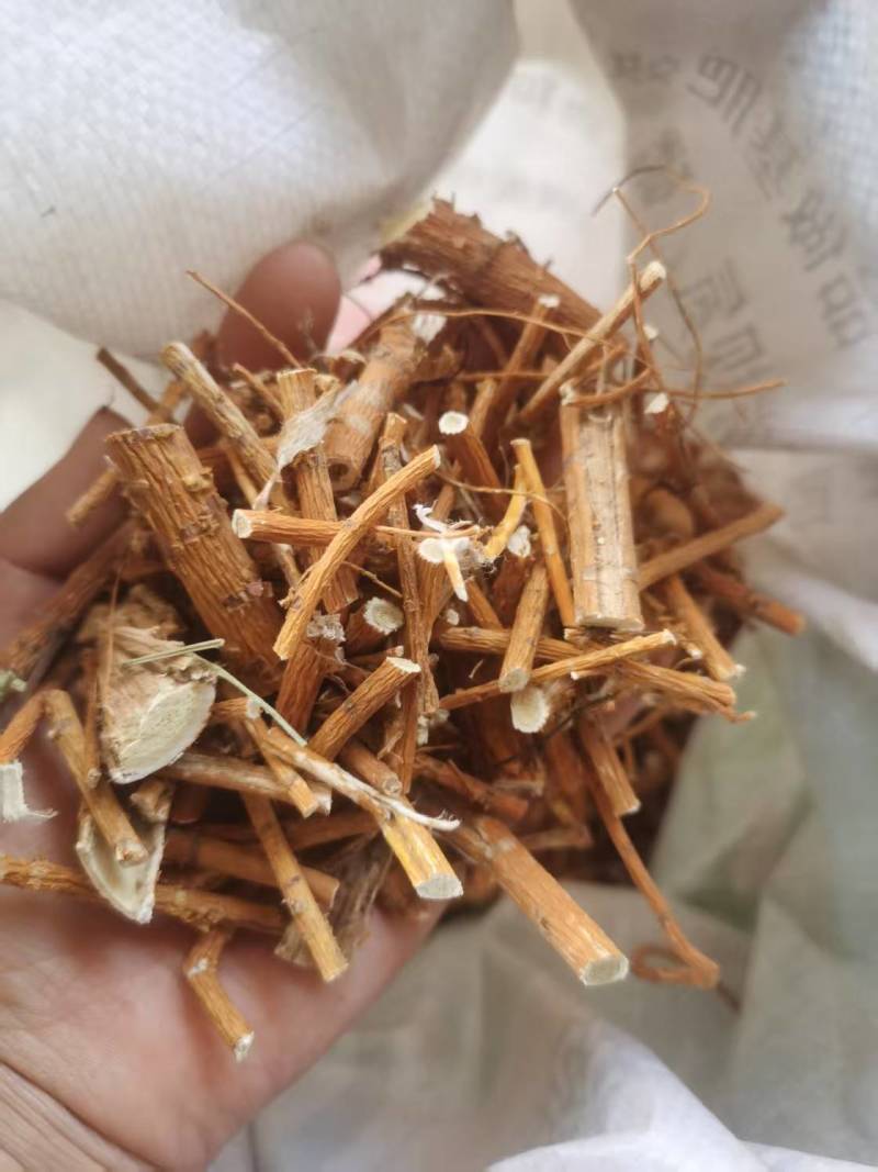 桑白皮，桑树根皮，量大价格可谈，未抽芯也有，欢迎咨询