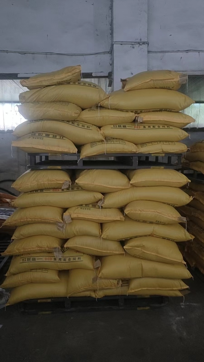 红旺饲料，35蛋白浮料鱼饲料，适用草鱼，鲫鱼，鲤鱼，
