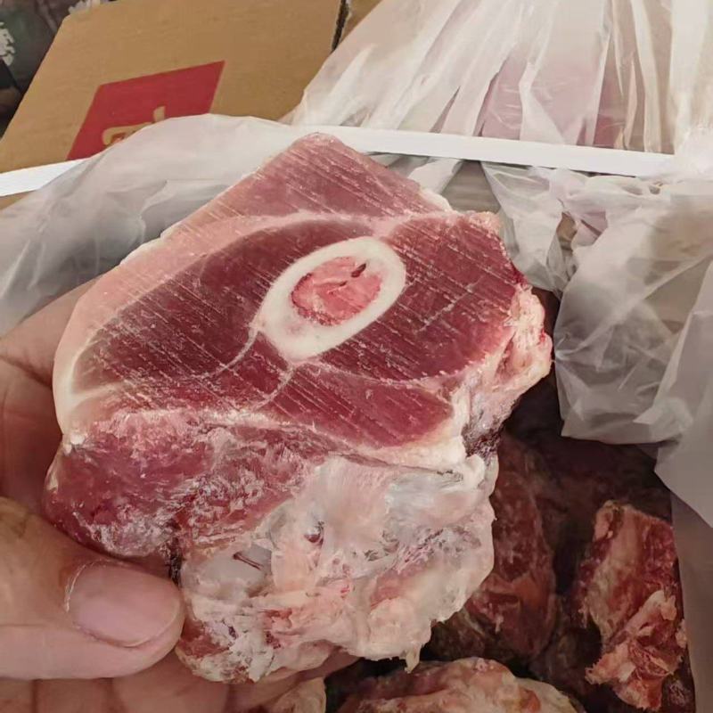 带腱猪腿骨块