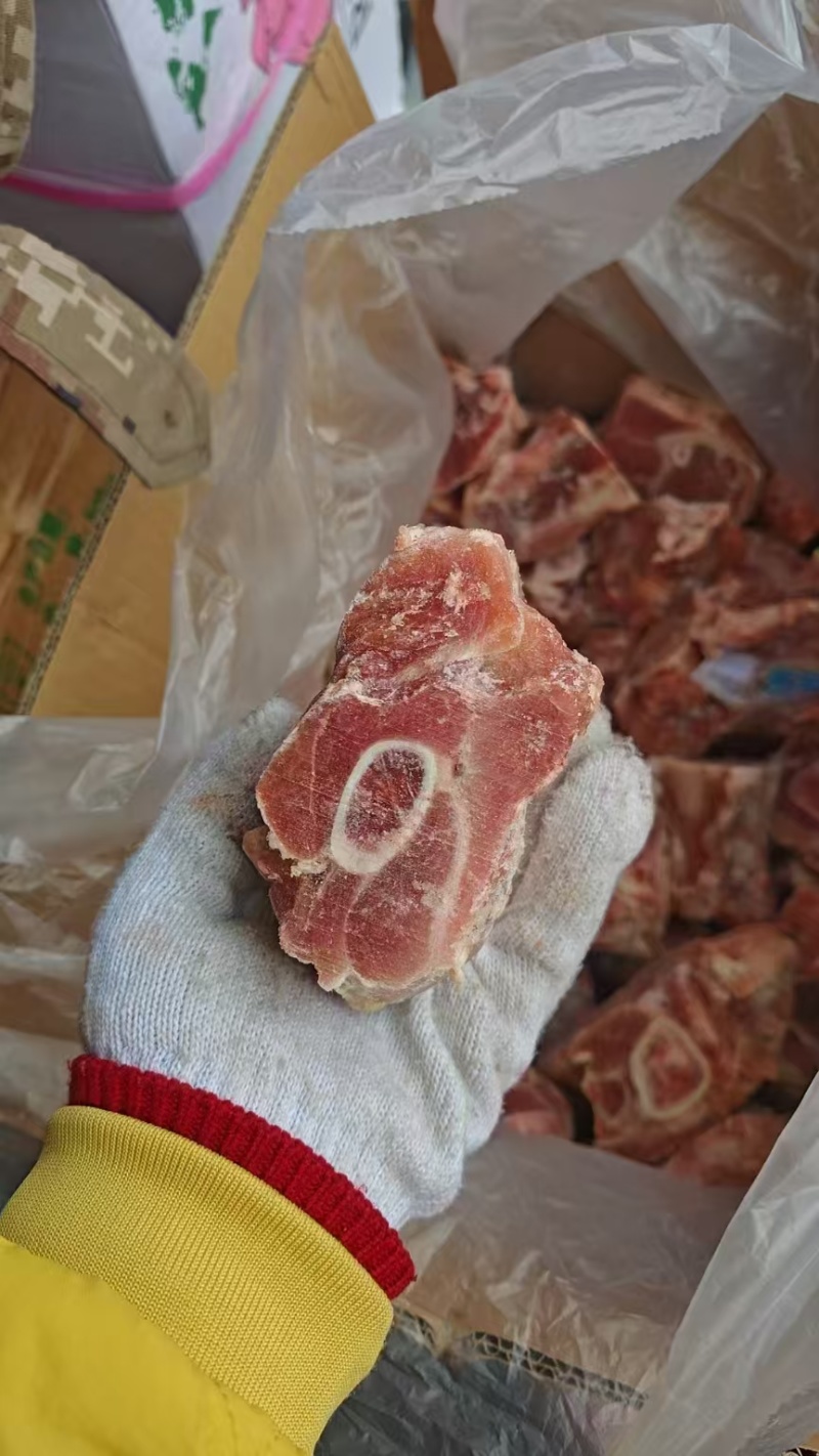 带腱猪腿骨块