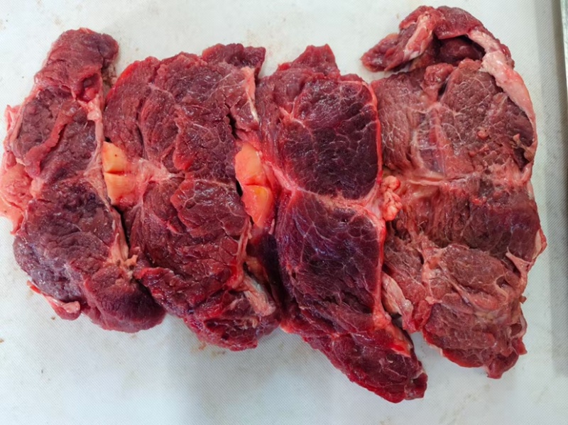 牛头肉块，牛肉块，选自于牛脖根肉，大整，炖煮卤均可