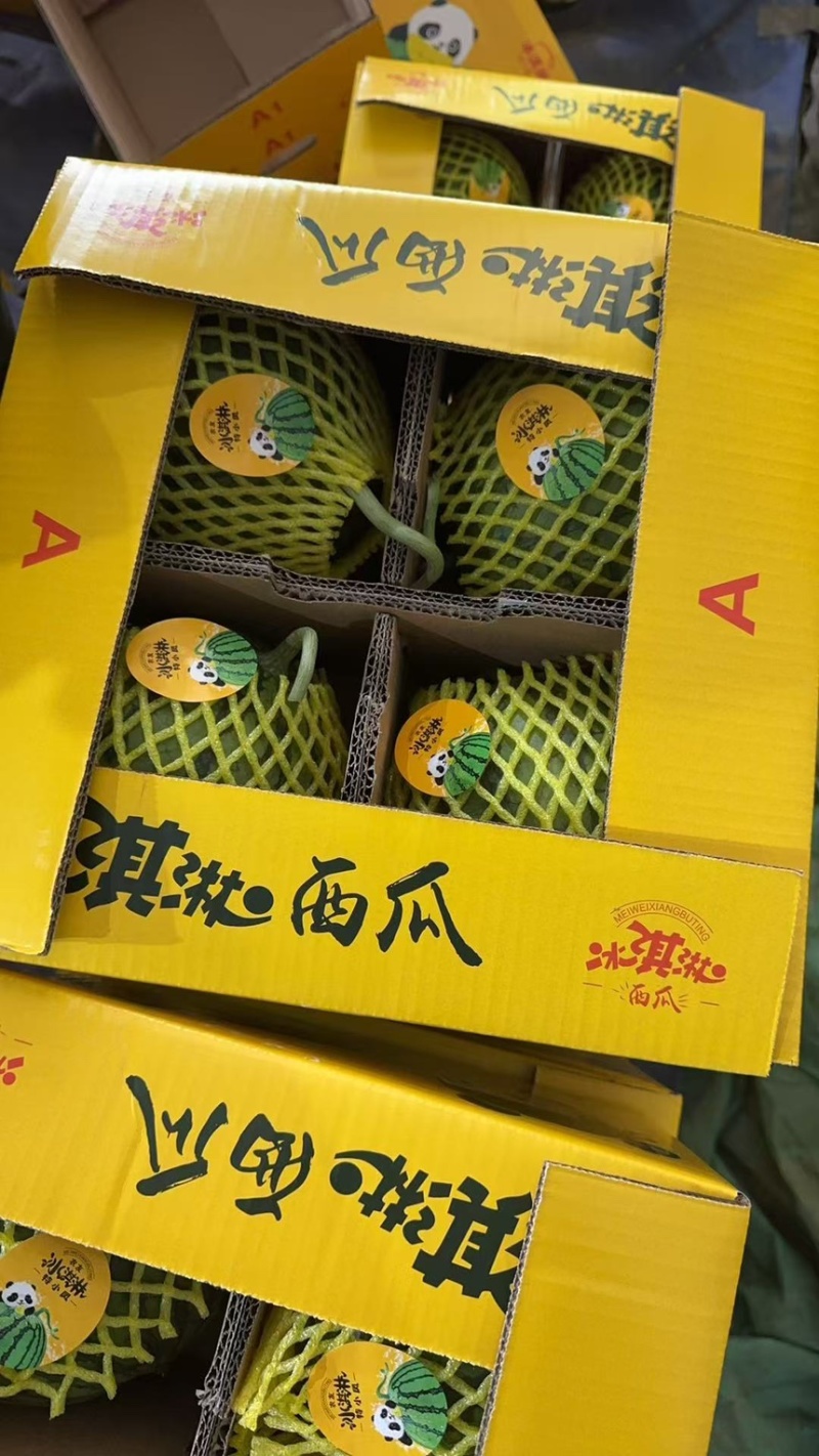 西瓜特小凤西瓜精品黄壤小西瓜口感脆甜多汁产地直供