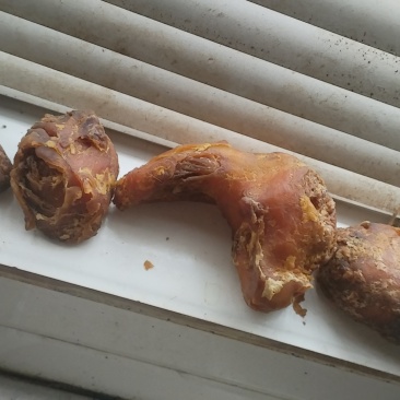 我是自己杀鸡杀出来的，所以想出手，而不是商贩，想出售鸡宝