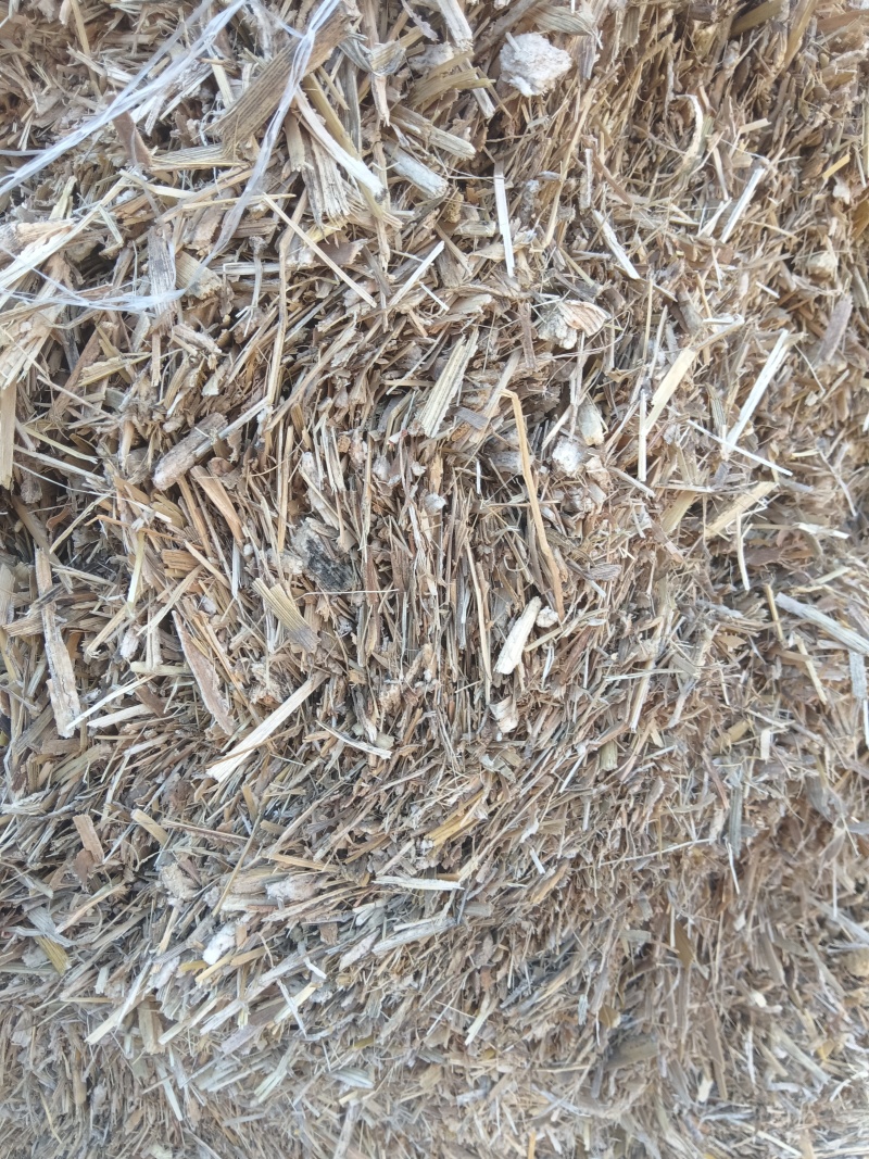 精品玉米秸秆二次柔丝压块牛马羊草料风选无土无膜无霉