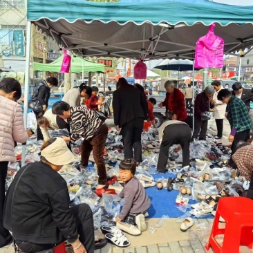 拖鞋批发摆摊乳胶凉鞋男女拖鞋批发地摊赶集展会热销送广告