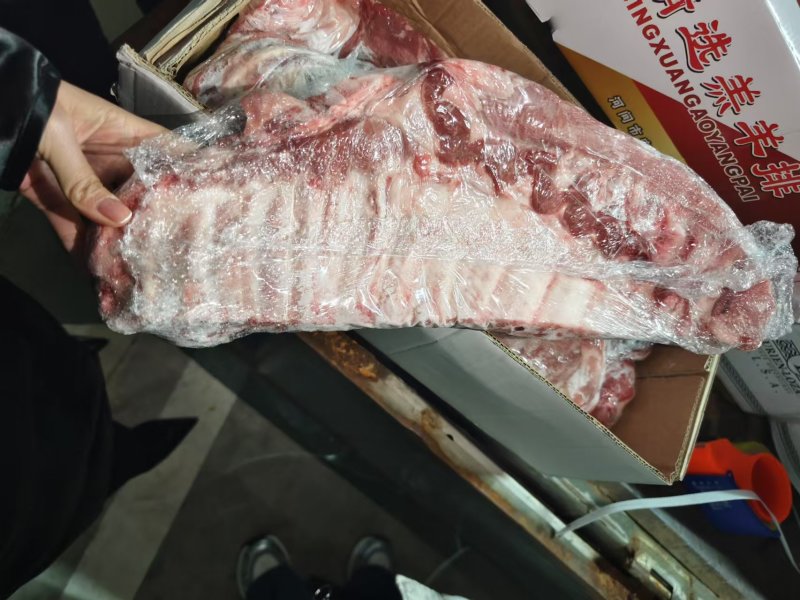 精肋排，价格下调，精修猪肋排中段，带肉率高，颜色鲜亮