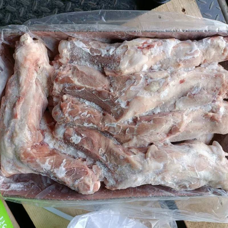 肥猪带腱后腿骨，十公斤箱装8根左右，24年8月，新开检疫
