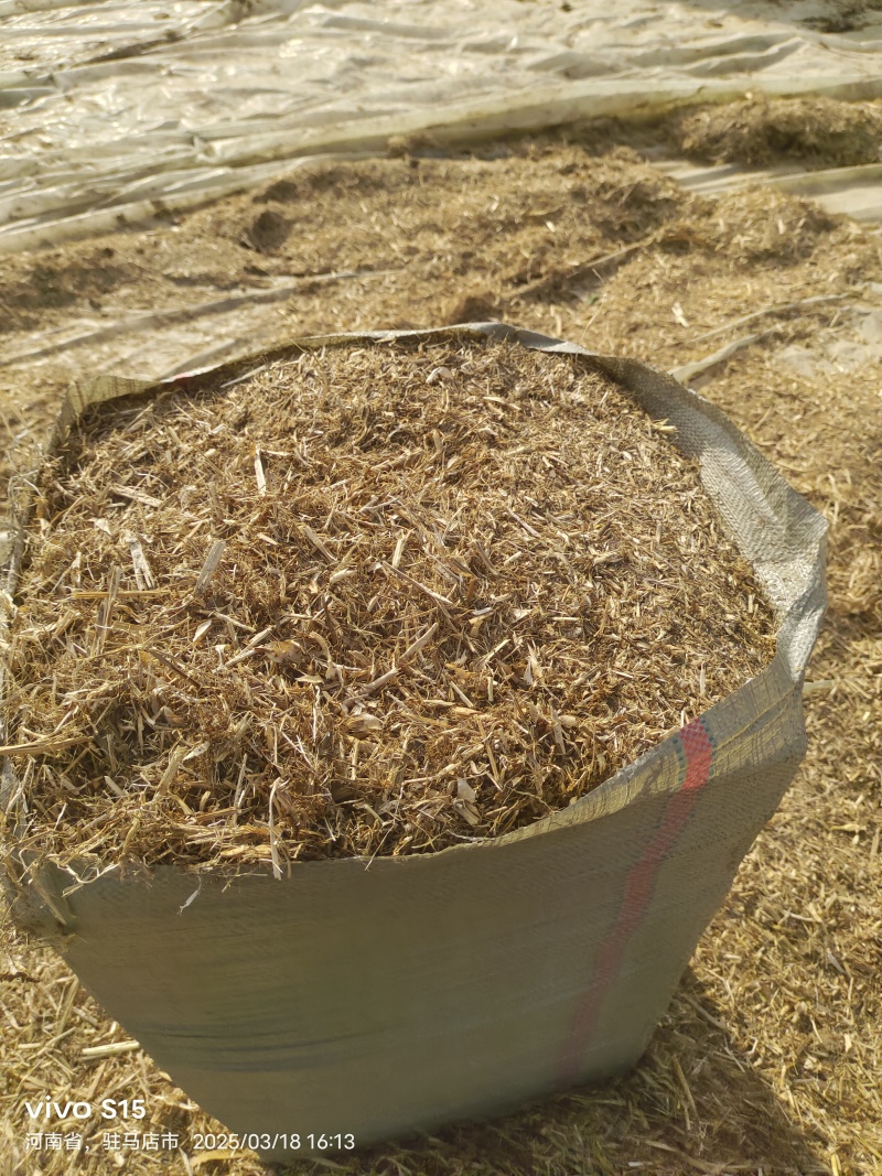 柔丝过筛压块干草料，黄豆秸秆营养价值高，牛羊使用，需要联
