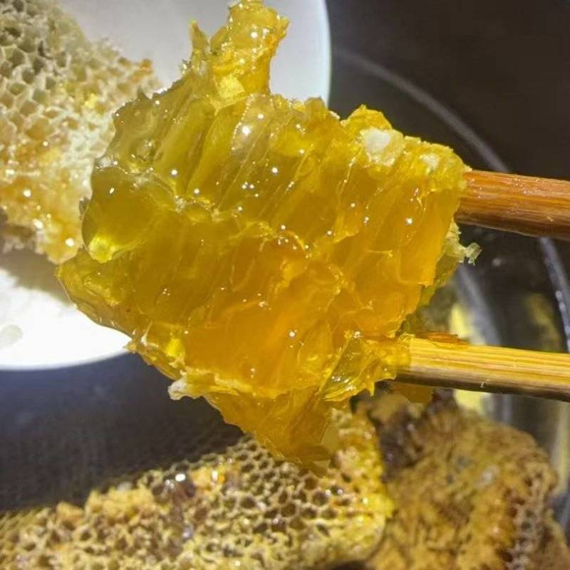 云南深山里野生蜂蜜，出沙的蜂蜜，有需要可咨询